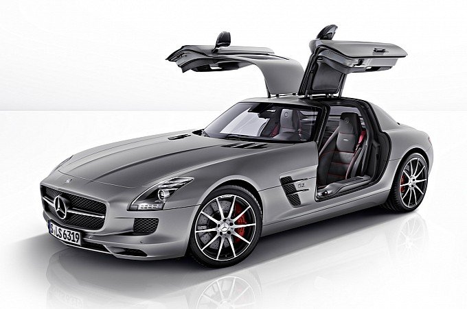 Mercedes-Benz представил "трековый" вариант суперкара SLS AMG